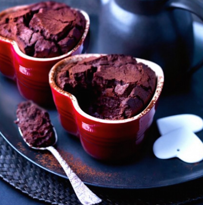 le-creuset-stoneware-heart-ramekin-cerise-lifestyle